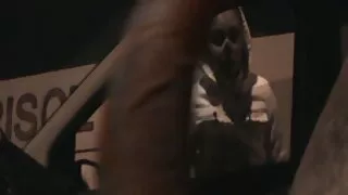 الشباب لاتينا اغراء سكسي محارم اجنبي رجل أسود مع الرقص وبدأ يمارس الجنس معه