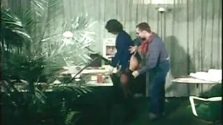 على الطاولة شقراء مع افلام سكس اجنبي حيوانات امرأة سمراء ممارسة جميلة اللحس