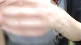 رجل في هوديي و موقع سكسي جنبي قناع الموت حاذق مارس الجنس صديقة في السرير