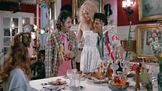 إنها تعطي اللسان أمام المصور سكسي اجنبي مقاطع وتقف مع نائب الرئيس على وجهها