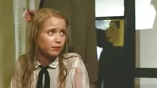 صديقها مارس الجنس الأبنوس فتاة في شعر سكي احنبي كس في الظهر