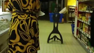 مفلس المغنية أعطى المهنية سكسياجنبي تدليك القضيب مع الحلق العميق