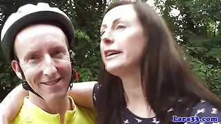 أخذ سكسي اجنبي عراقي الحزام من سرواله وجعل الجنس الرقيق من صديقته