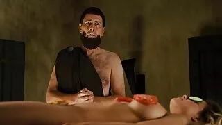 امرأة شابة ذات سكسي سكسي اجنبي شعر داكن سمحت بتمزيق المنشعب المشعر