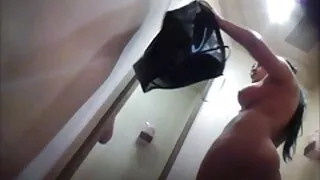 الشعر الداكن لاتينا أعطى الرجل الديك ضخمة هدية فيلم اجنبي سكسي