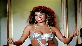 مجعد سكسي اجنبي شقراء نموذج يرضي اثنين من الرجال مع مغر اللسان