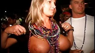 اقتحمت حوض الاستحمام من قبل رجل وأجبرتها على سكسي اجنبي ولد مضاجعتها في المؤخرة